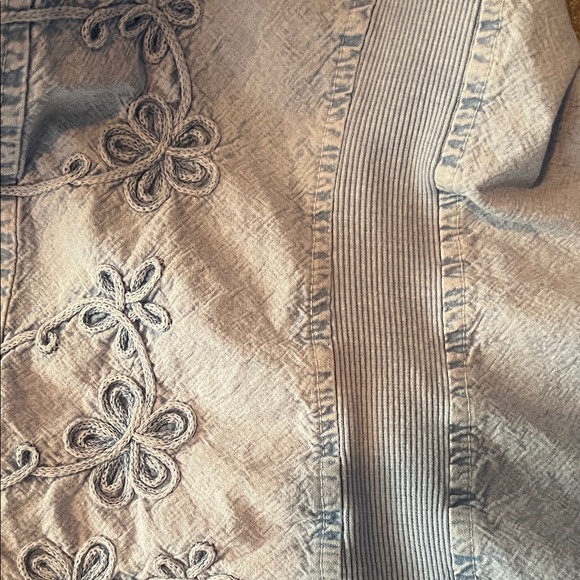 Vintage Frayed Edge Embroidered Denim Jacket says M but fits a S - Picture 8 of 13